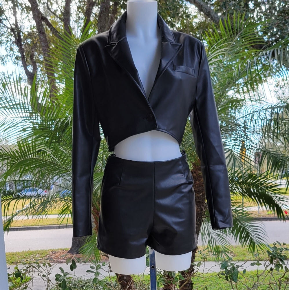 Zara Black Faux Leather Cropped Jacket various sizes - Picture 1 of 2